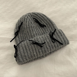 Grey thick knit beanie with black velvet bows in Korean style for winter warmth