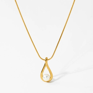 Collier minimaliste en chaîne serpent dorée avec pendentif élégant en perle goutte