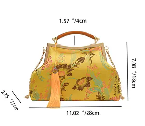 Detailed dimension guide for shell-shaped bag showing 28cm length and 18cm height