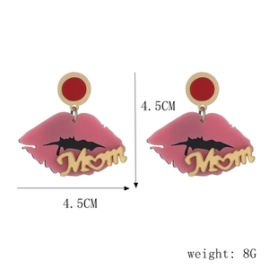 Detail view of red lip earrings with gold Mom text showing 4.5cm dimensions and 8g weight