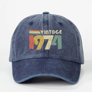 Berretto da baseball vintage 1974 in denim lavato con strisce retrò e cinturino regolabile