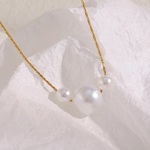 Elegant 18K gold-plated stainless steel necklace with three graduated faux pearls on a fine chain