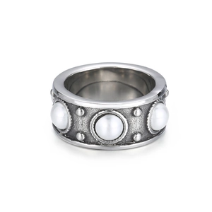 Bague vintage en acier inoxydable argenté avec perles blanches et détails texturés