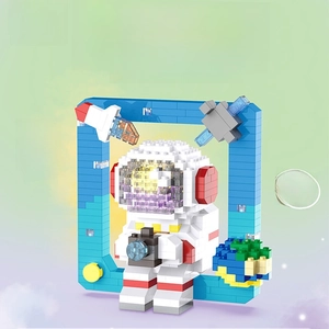 Detail of astronaut building block pen holder with 396 pieces and built-in light