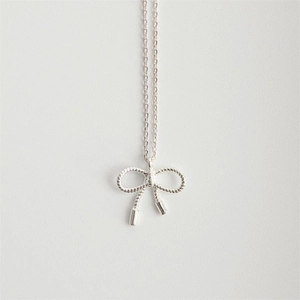Minimalist 925 sterling silver bow pendant necklace with detailed rope texture