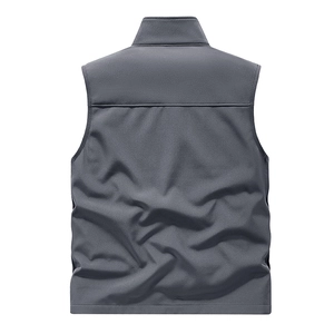 Herren Outdoor Weste in Dunkelgrau mit Stehkragen und praktischen Taschen für Freizeit