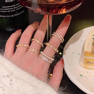 Set of 6 gold plated rings featuring H-shape, pearls and bow designs for women