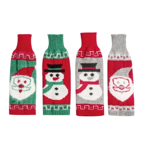 Weihnachtliche Weinflaschenhüllen aus Strick mit Weihnachtsmann- und Schneemann-Motiven