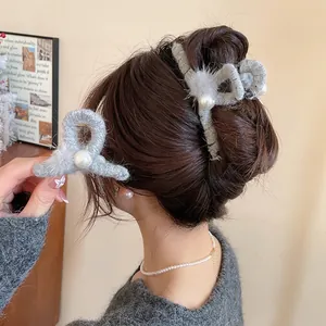 Graue Strick Plüsch Haarklammer Mit Eleganter Kunstperle Und Pompon Große Haarkralle Winter Haarschmuck Für Damen
