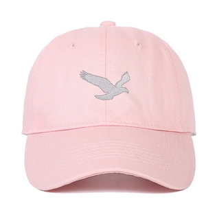 Casquette de baseball en coton rose avec broderie d'aigle gris et visière pré-courbée