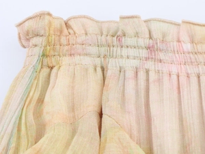 Detail of high-elastic waist and layered floral printed fabric on spring skirt