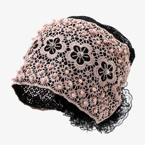 Eleganter Turbanhut aus floraler Spitze mit rosa Stickerei und Perlen für Damen