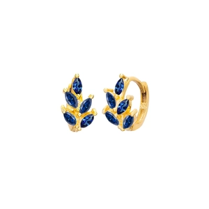 Détail macro de créoles feuilles en argent S925 avec cinq zircons bleus marquise