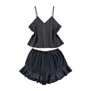 Ensemble pyjama en satin noir pour femme avec caraco col V et short à volants