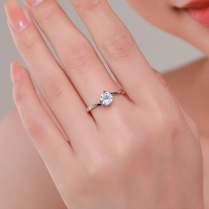 Elegant S925 sterling silver ring with a classic four-prong set round zircon stone