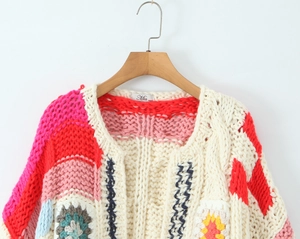 Détails du gilet au crochet fait main avec motifs granny square multicolores