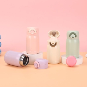 Close-up of portable stainless steel vacuum cups with flip-top lids in macaron colors