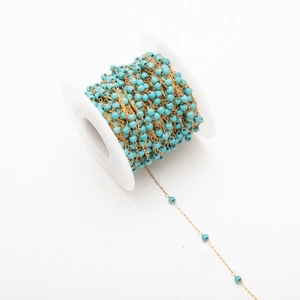 Chaîne en acier inoxydable plaqué or 18K avec perles turquoise sur bobine blanche