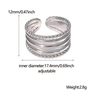 Dettaglio dell'anello multistrato argento con misure di 12mm di altezza e diametro