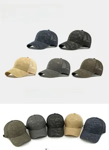 Cappellini trucker in mesh in cinque colori mimetici tra cui blu navy e kaki