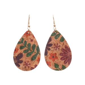 Boucles d'oreilles vintage en liège à motif floral avec crochets dorés sur fond blanc