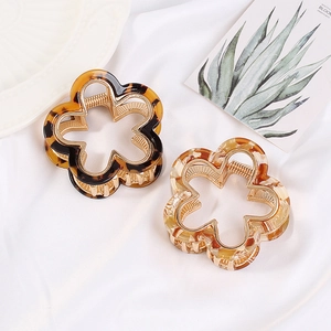 Zinc alloy flower hair claw clips with leopard print finish and golden metal base