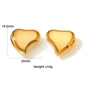 Detailed size and weight specs for gold heart stud earrings showing 20mm width