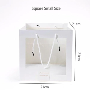 White square gift bag with transparent window and 21x21x21cm size dimensions