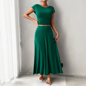 Zweiteiliges Set aus dunkelgrünem Kurzarm-Crop-Top und Maxirock für Damen, schmale Passform
