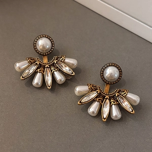 Boucles d'oreilles vintage dorées en éventail avec perles et cristaux style baroque