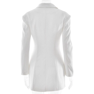 Vista posteriore di un abito blazer bianco slim-fit con elegante stile francese e linee pulite