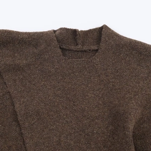 Gilet en maille marron foncé élégant et ample avec col rond pour la saison d'hiver