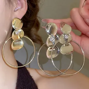 Große Creolen Mit 925 Sterling Silber Ohrstecker Unregelmäßige Metallplättchen Zirkonia Akzente Moderner Modeschmuck