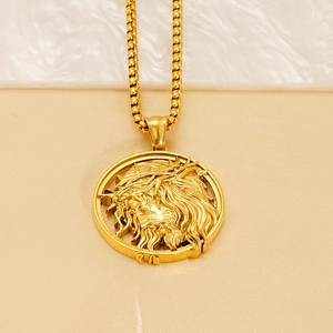 Collana con ciondolo Gesù 3D in rilievo in acciaio placcato oro 18K con catena