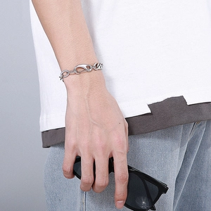 Bracelet cubain pour homme en titane argenté minimaliste avec grand fermoir mousqueton