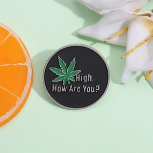 Creative Round Alloy Enamel Brooch Pin With Green Leaf Pattern And Funny Letter Print Badge Accessory For Jackets