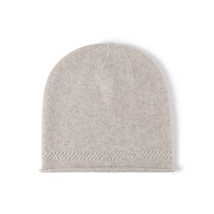 Bonnet d'hiver en laine tricotée beige avoine avec bord roulé et motif à chevrons élégant