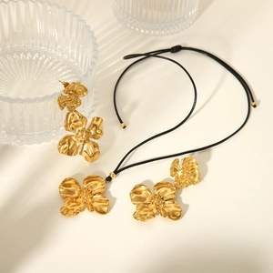 Flower Pendant Necklace And Earrings Stainless Steel Gold Plated Hammered Texture French Retro Elegant Jewelry For Women
