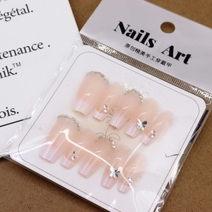 Faux ongles dégradés blancs de style français avec papillon 3D argenté et strass brillants
