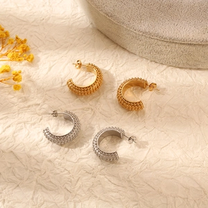 Boucles d'oreilles minimalistes en forme de C en acier inoxydable doré et argenté texturé