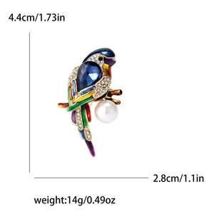 Fashionable crystal bird brooch with pearl details and precise size specifications