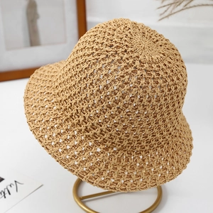 Chapeau cloche d'été en paille crochetée pour femme avec design respirant et élégant