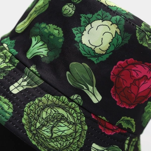 Cappello a secchiello outdoor con stampa vegetale realistica su twill nero per il sole