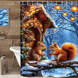 Detail eines wasserdichten Duschvorhangs mit Eichhörnchenmotiv und Haken im Winterwald