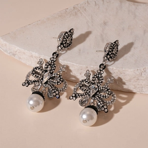 Vintage bow earrings with pavé crystals and oversized pearls in a luxury court style