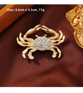 Macro shot of crab brooch with rhinestones and vintage gold finish, size 4.6cm by 3.3cm