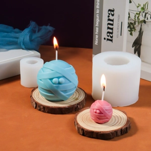 Detaillierte Makroansicht der Mumien-Silikonformen für DIY Halloween Kerzenbasteln