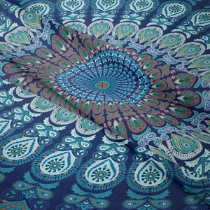 Tenture mandala bleue avec motifs paisley complexes pour décoration murale
