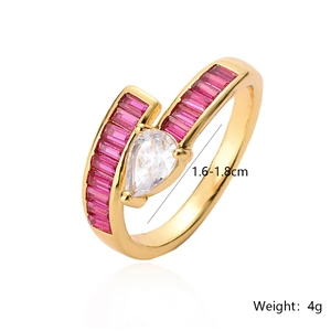 Detail shot showing 1.6-1.8cm diameter and 4g weight of the gold irregular ring