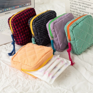 Five-color large capacity quilted cotton cosmetic bags with diamond patterns and zippers